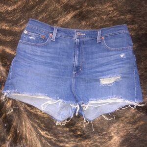 High Rise Levi’s Shorts Size 32